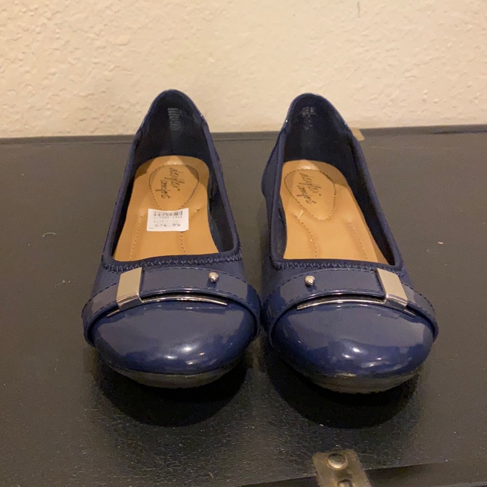 Blue size 6.5 comfort flats